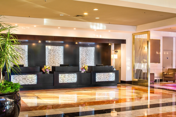 Imagen de los interiores del Hotel DoubleTree by Hilton New York LaGuardia Airport. Foto 14