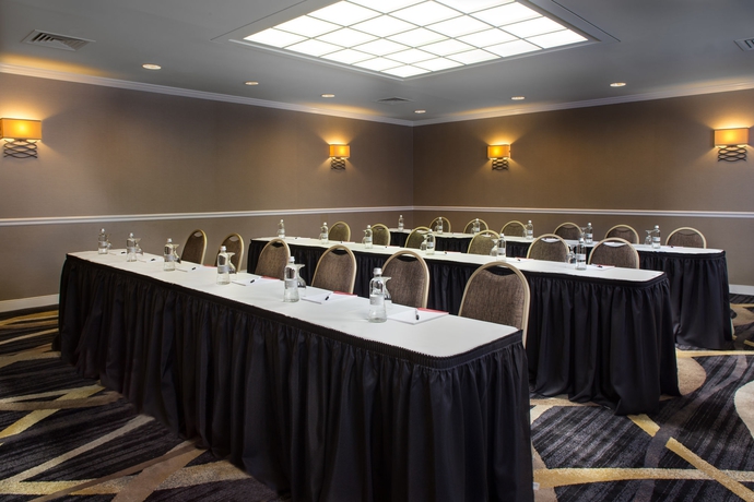 Imagen de los interiores del Hotel DoubleTree by Hilton New York LaGuardia Airport. Foto 15