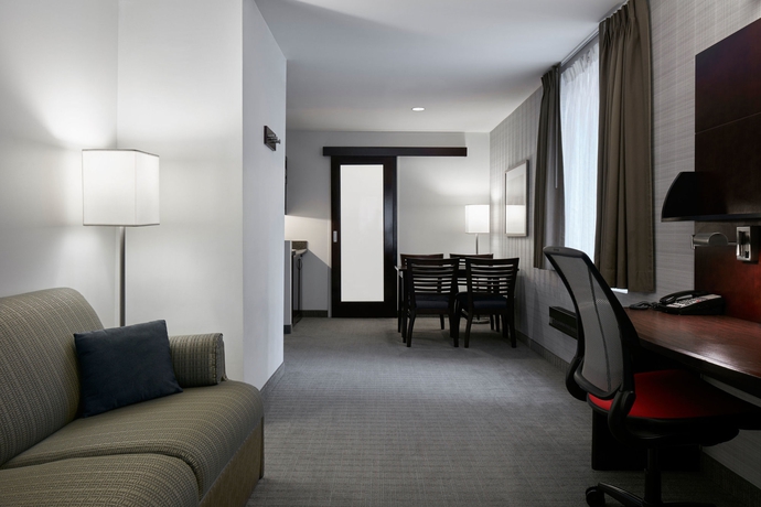 Imagen de los interiores del Hotel DoubleTree by Hilton New York Midtown Fifth Ave. Foto 10