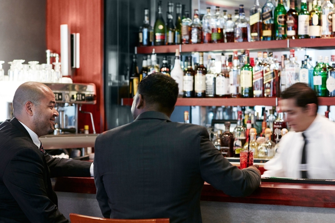 Imagen del bar/restaurante del Hotel DoubleTree by Hilton New York Midtown Fifth Ave. Foto 2