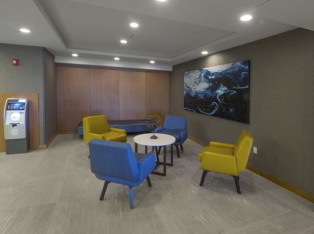 Imagen de los interiores del Hotel DoubleTree by Hilton Niagara Falls New York. Foto 13