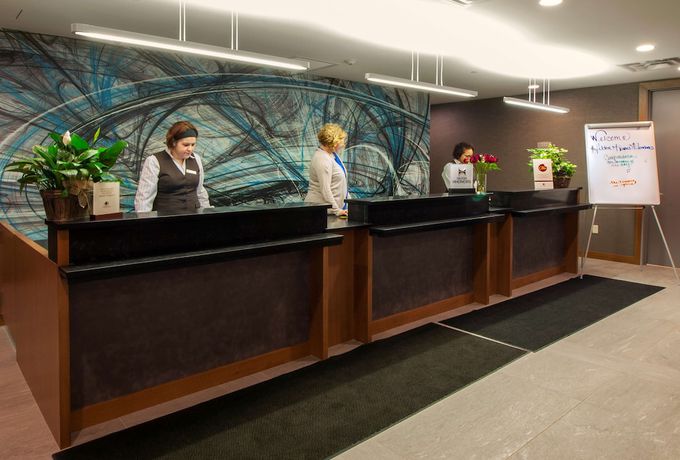 Imagen de los interiores del Hotel DoubleTree by Hilton Niagara Falls New York. Foto 16
