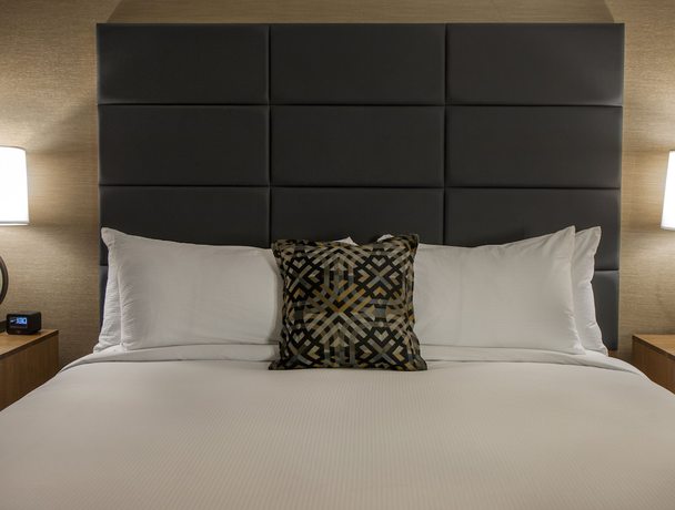 Imagen de la habitación del Hotel DoubleTree by Hilton Niagara Falls New York. Foto 11