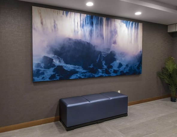 Imagen de los interiores del Hotel DoubleTree by Hilton Niagara Falls New York. Foto 19