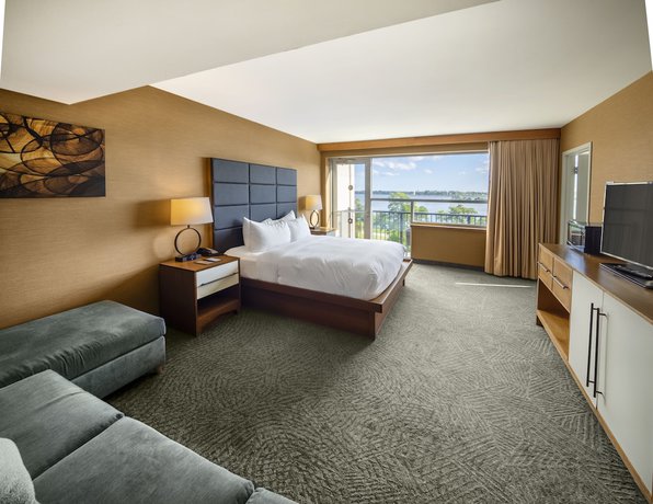 Imagen de la habitación del Hotel DoubleTree by Hilton Niagara Falls New York. Foto 12
