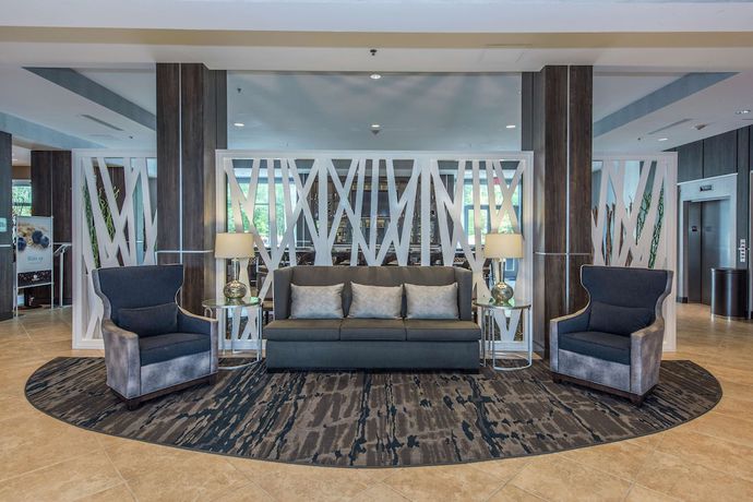 Imagen de los interiores del Hotel DoubleTree by Hilton North Charleston - Convention Center. Foto 17