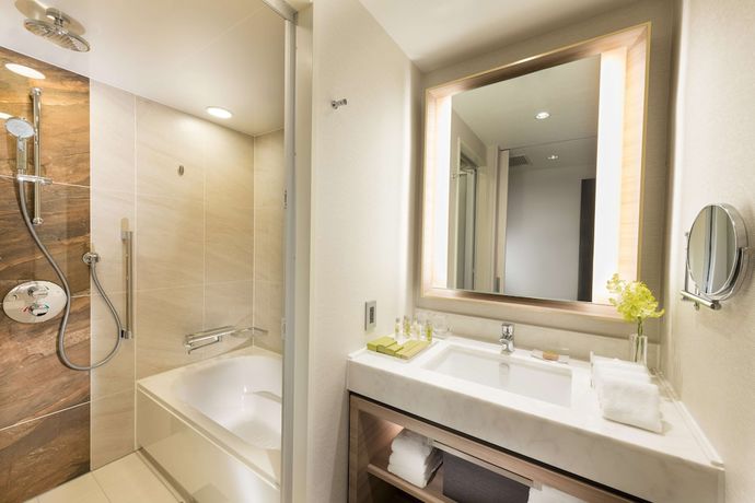 Imagen de la habitación del Hotel DoubleTree by Hilton Okinawa Chatan Resort. Foto 13