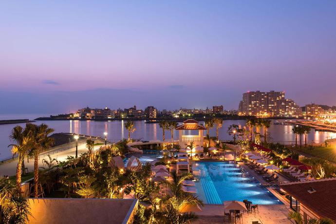 Imagen de los exteriores del Hotel DoubleTree by Hilton Okinawa Chatan Resort. Foto 18