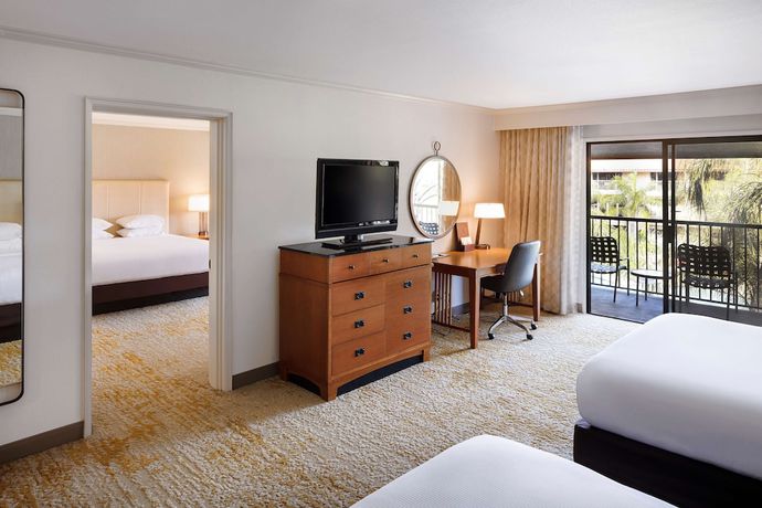 Imagen de la habitación del Hotel DoubleTree by Hilton Ontario Airport. Foto 2