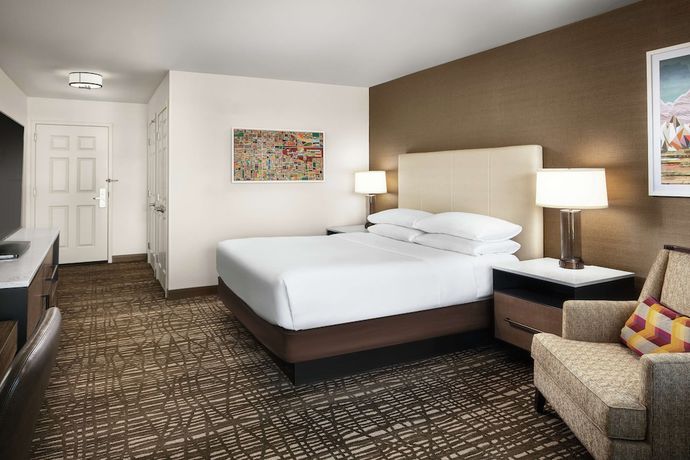 Imagen de la habitación del Hotel DoubleTree by Hilton Ontario Airport. Foto 3