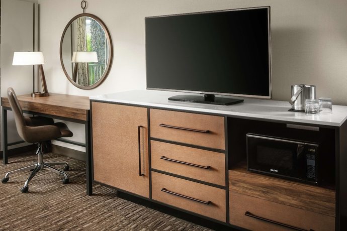 Imagen de la habitación del Hotel DoubleTree by Hilton Ontario Airport. Foto 4