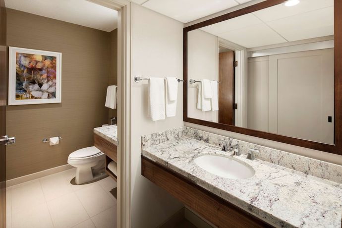 Imagen de la habitación del Hotel DoubleTree by Hilton Ontario Airport. Foto 13