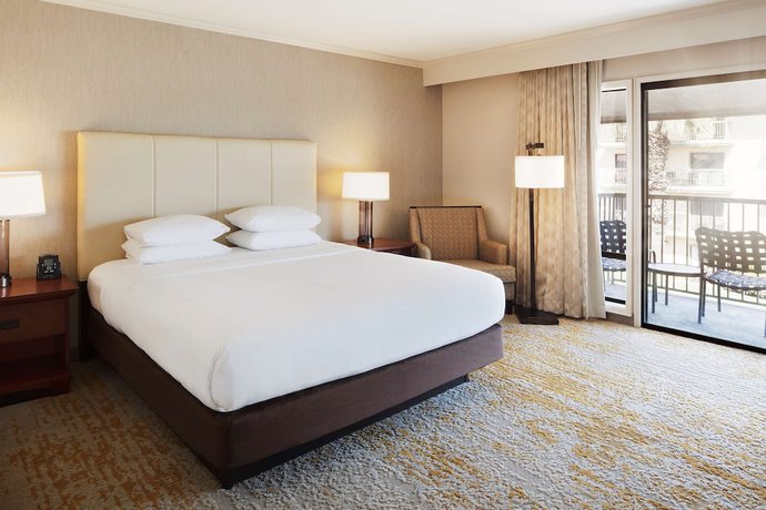 Imagen de la habitación del Hotel DoubleTree by Hilton Ontario Airport. Foto 14