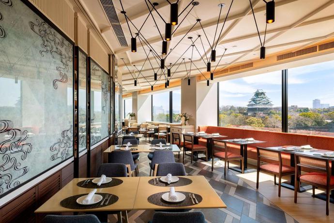 Imagen del bar/restaurante del Hotel DoubleTree by Hilton Osaka Castle. Foto 3