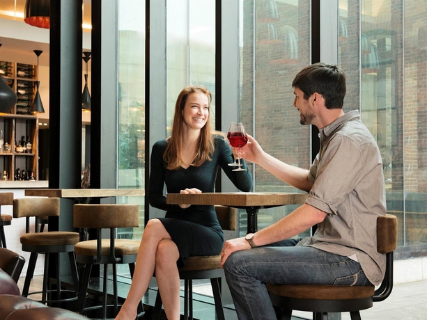 Imagen del bar/restaurante del Hotel DoubleTree by Hilton Ottawa Downtown. Foto 6