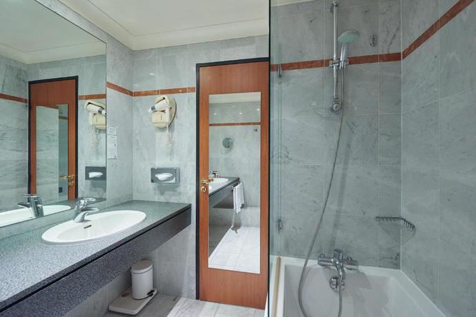 Imagen general del Hotel DoubleTree by Hilton Paris Bougival. Foto 3
