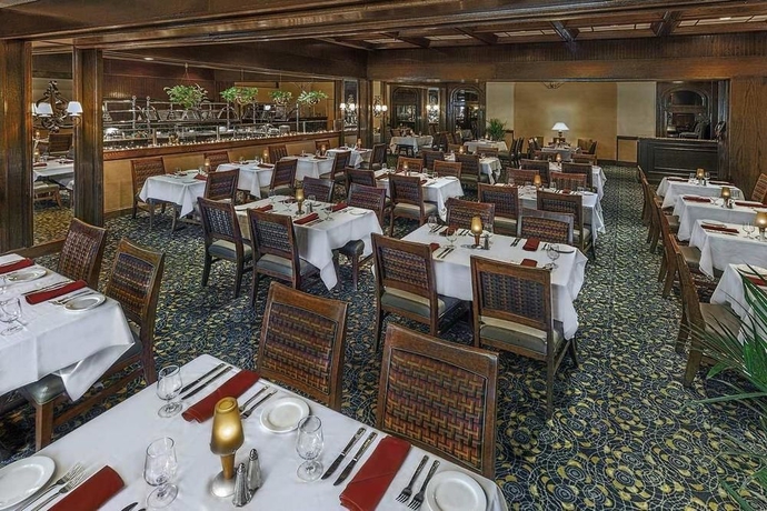 Imagen del bar/restaurante del Hotel DoubleTree by Hilton Philadelphia Airport. Foto 2