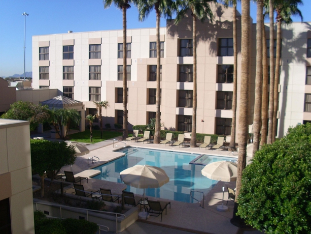 Imagen de los exteriores del Hotel DoubleTree by Hilton Phoenix Chandler. Foto 8