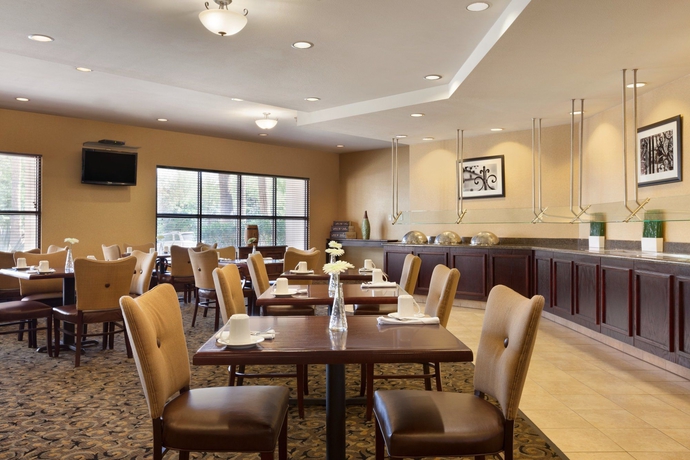 Imagen del bar/restaurante del Hotel DoubleTree by Hilton Phoenix Chandler. Foto 2