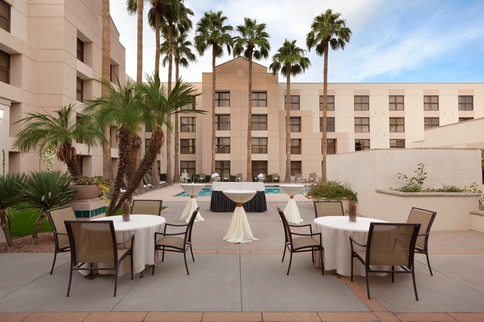 Imagen del bar/restaurante del Hotel DoubleTree by Hilton Phoenix Chandler. Foto 3