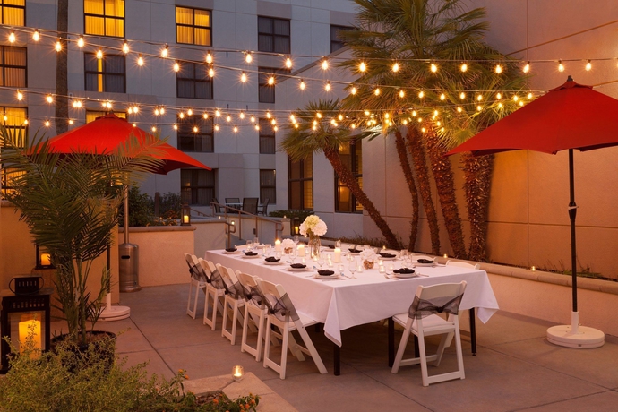 Imagen del bar/restaurante del Hotel DoubleTree by Hilton Phoenix Chandler. Foto 4
