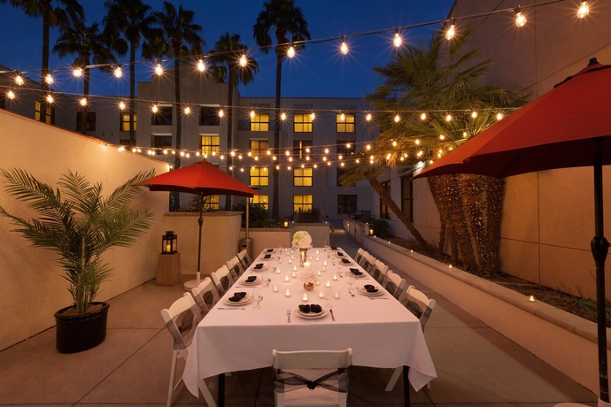 Imagen del bar/restaurante del Hotel DoubleTree by Hilton Phoenix Chandler. Foto 5