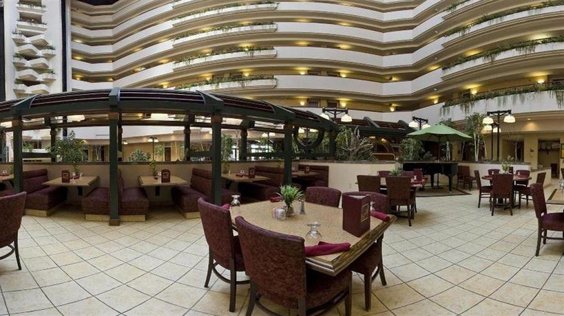 Imagen del bar/restaurante del Hotel DoubleTree by Hilton Rapid City Downtown Convention Center. Foto 4