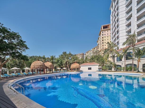 Imagen de la piscina del Hotel DoubleTree by Hilton Sanya Bay. Foto 7