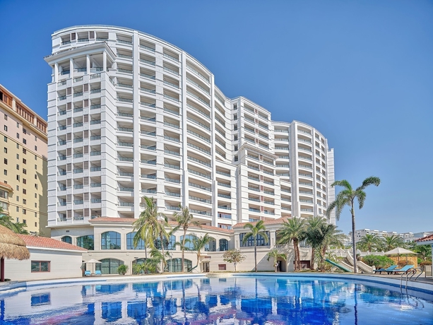 Imagen de la piscina del Hotel DoubleTree by Hilton Sanya Bay. Foto 8