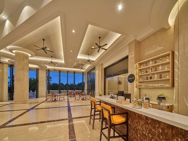 Imagen del bar/restaurante del Hotel DoubleTree by Hilton Sanya Bay. Foto 3