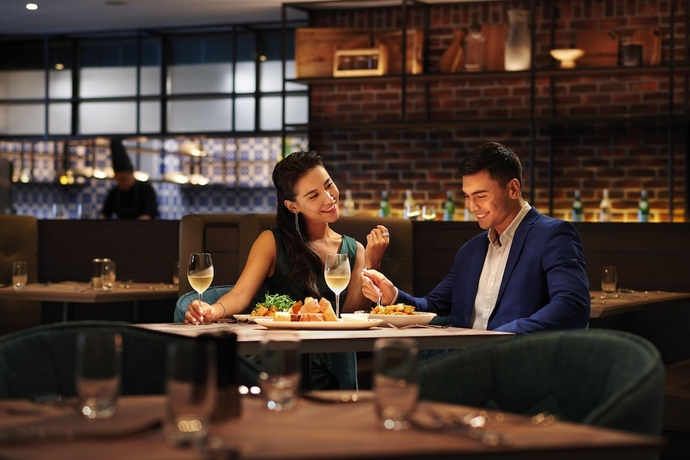 Imagen del bar/restaurante del Hotel DoubleTree by Hilton Shah Alam i-City. Foto 2