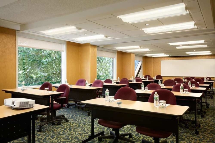 Imagen de los interiores del Hotel DoubleTree by Hilton Stamford. Foto 6