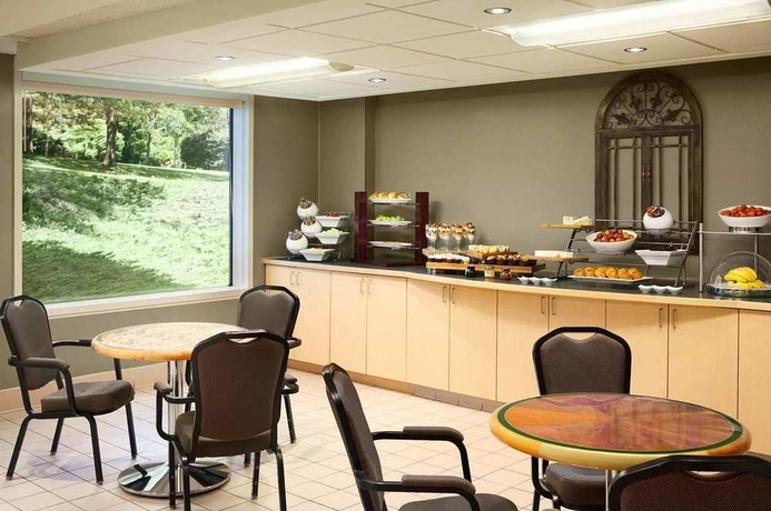 Imagen del bar/restaurante del Hotel DoubleTree by Hilton Stamford. Foto 4