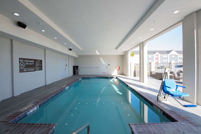 Imagen de la piscina del Hotel DoubleTree by Hilton Sulphur Lake Charles. Foto 19