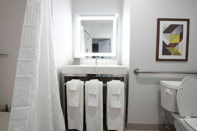 Imagen de la habitación del Hotel DoubleTree by Hilton Sulphur Lake Charles. Foto 8