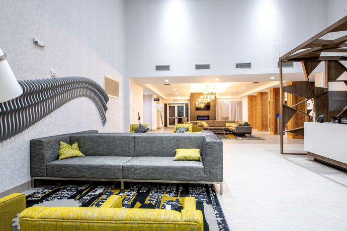 Imagen de los interiores del Hotel DoubleTree by Hilton Sulphur Lake Charles. Foto 16