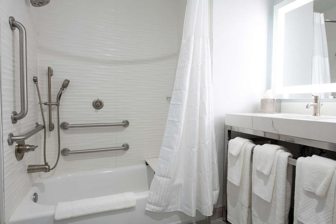 Imagen de la habitación del Hotel DoubleTree by Hilton Sulphur Lake Charles. Foto 10