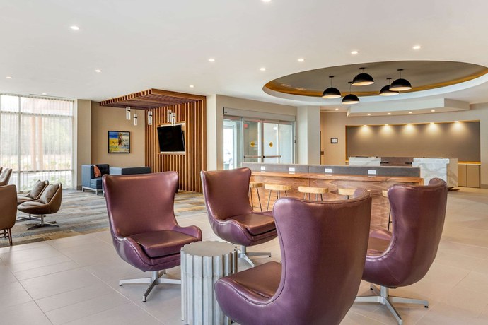 Imagen de los interiores del Hotel DoubleTree by Hilton Summerville Nexton. Foto 17