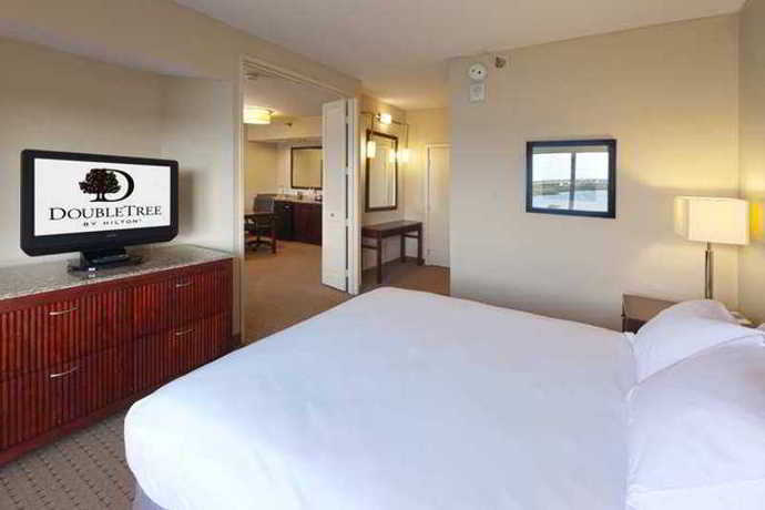 Imagen de la habitación del Hotel DoubleTree by Hilton Tampa Rocky Point Waterfront. Foto 2