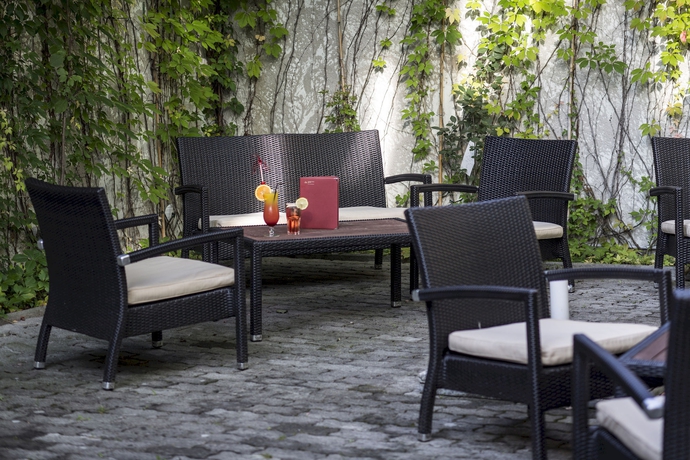 Imagen de los exteriores del Hotel DoubleTree by Hilton Vienna Bosei. Foto 9