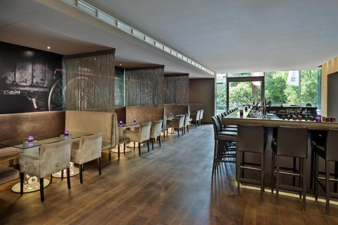 Imagen del bar/restaurante del Hotel DoubleTree by Hilton Vienna Schonbrunn. Foto 2