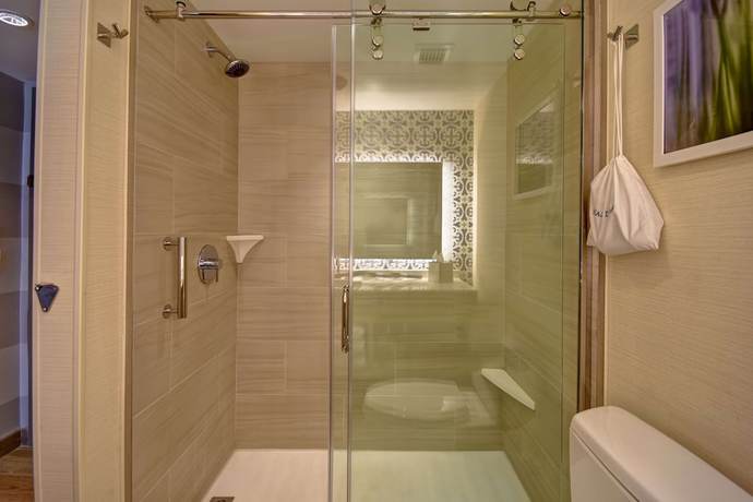 Imagen de la habitación del Hotel DoubleTree by Hilton Virginia Beach Oceanfront South. Foto 6