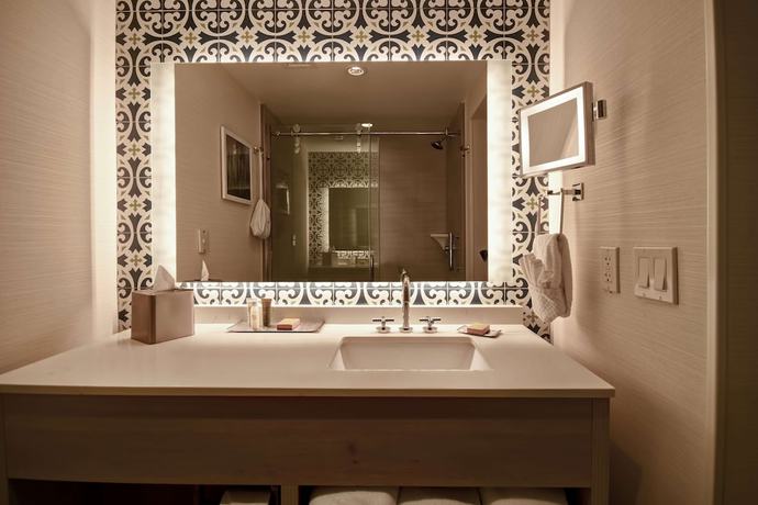 Imagen de la habitación del Hotel DoubleTree by Hilton Virginia Beach Oceanfront South. Foto 9