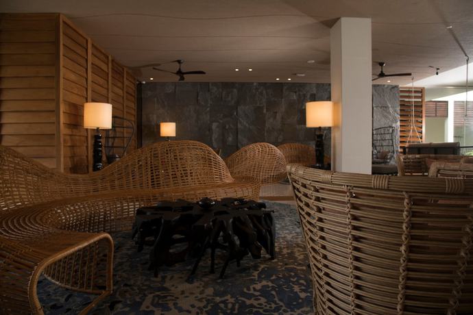 Imagen de los interiores del Hotel DoubleTree by Hilton Weerawila Rajawarna Resort. Foto 12