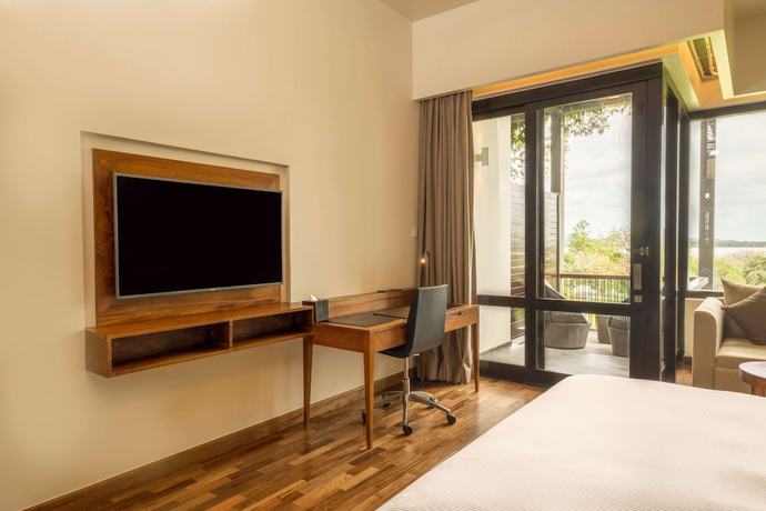 Imagen de la habitación del Hotel DoubleTree by Hilton Weerawila Rajawarna Resort. Foto 3