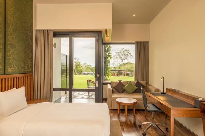 Imagen de la habitación del Hotel DoubleTree by Hilton Weerawila Rajawarna Resort. Foto 7