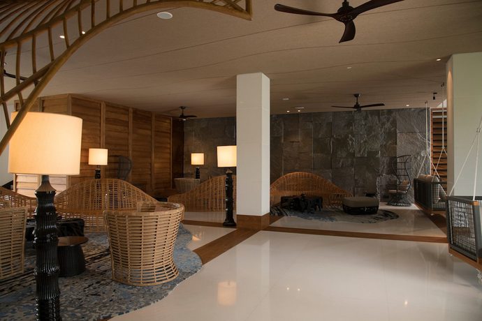 Imagen de los interiores del Hotel DoubleTree by Hilton Weerawila Rajawarna Resort. Foto 18