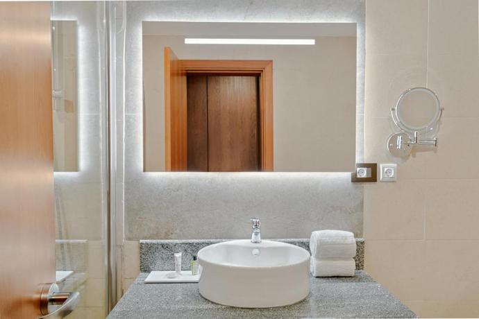 Imagen de la habitación del Hotel Doubletree By Hilton Addis Ababa Airport. Foto 8