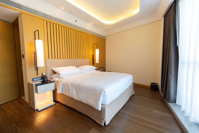 Imagen de la habitación del Hotel Doubletree By Hilton Ahmedabad. Foto 9