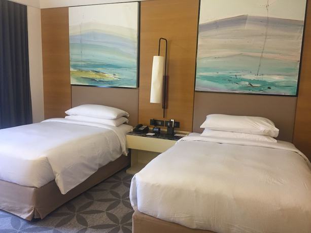 Imagen de la habitación del Hotel Doubletree By Hilton Ahmedabad. Foto 11